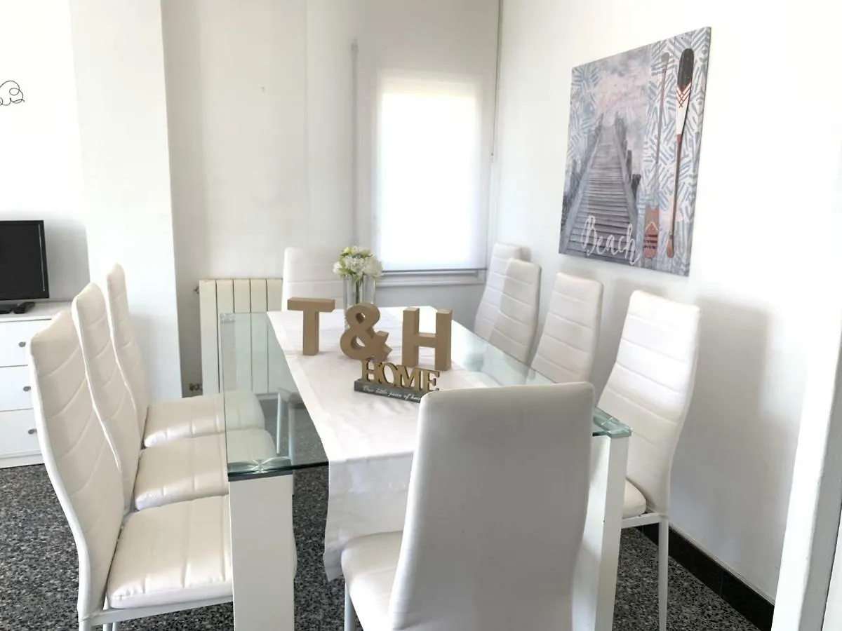 T&H Las Palmeras Family Apartment Salou