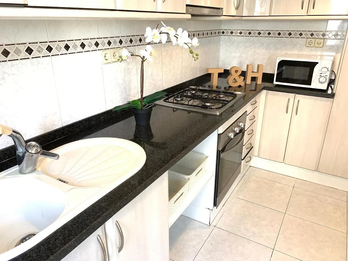 T&H Las Palmeras Family Apartment Salou